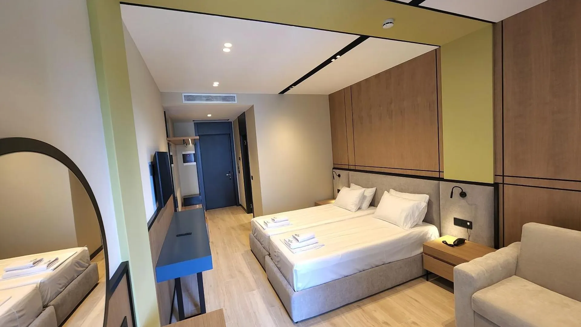 Green Light Hotel Εξαμίλιο