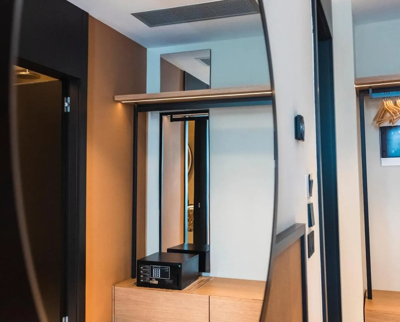 ****  Green Light Hotel Εξαμίλιο Αλβανία