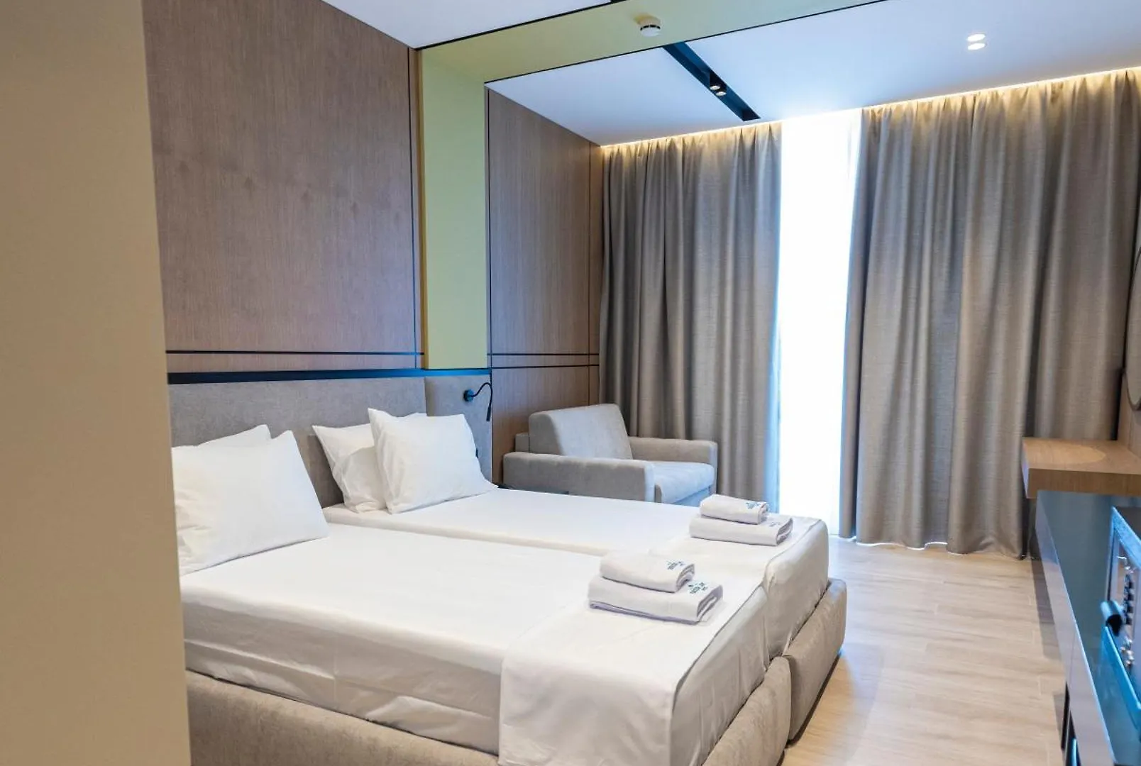 Green Light Hotel Εξαμίλιο